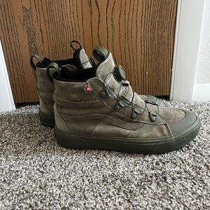 Like New Men’s Sk8-Hi BOA MTE-2 Shoe